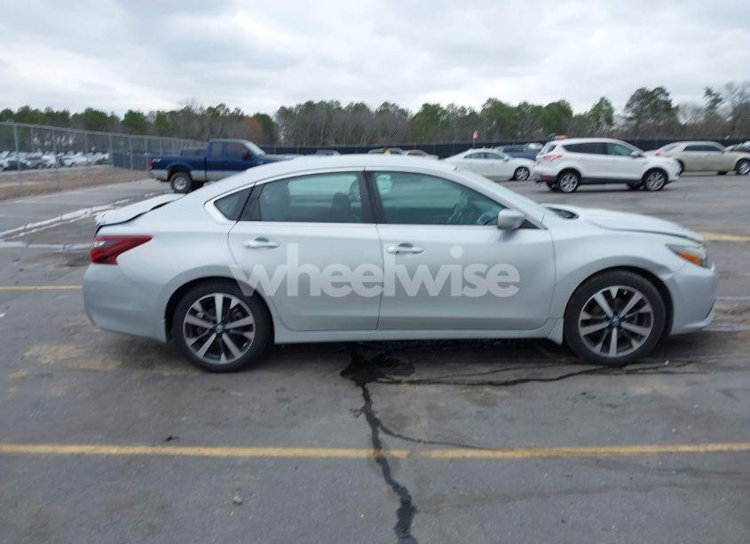 Photo 13 of 2017 Nissan Altima 2.5 SR (VIN 1N4AL3AP4HC272947)