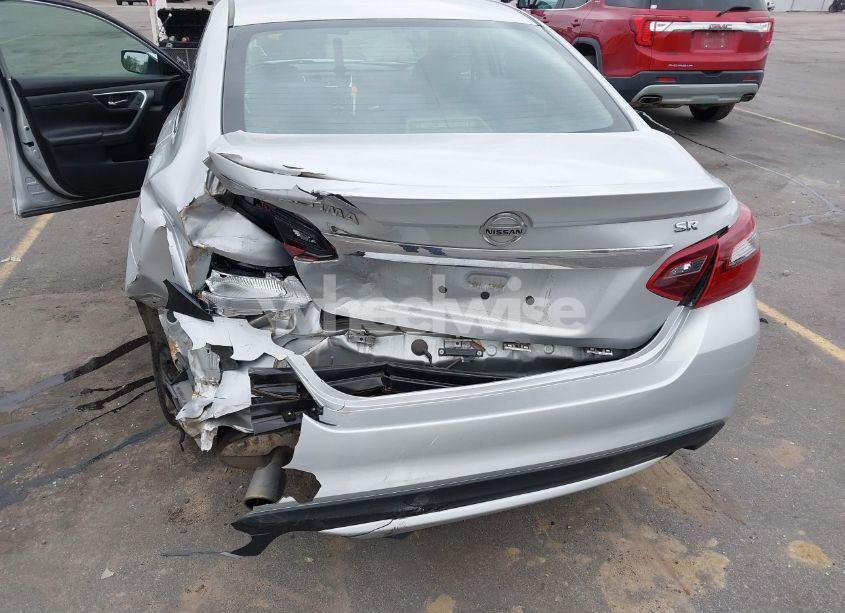 Photo 6 of 2017 Nissan Altima 2.5 SR (VIN 1N4AL3AP4HC272947)