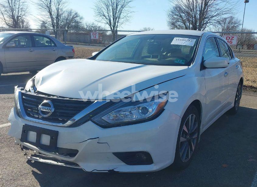 Photo 2 of 2017 Nissan Altima 2.5 SV (VIN 1N4AL3AP4HC280837)