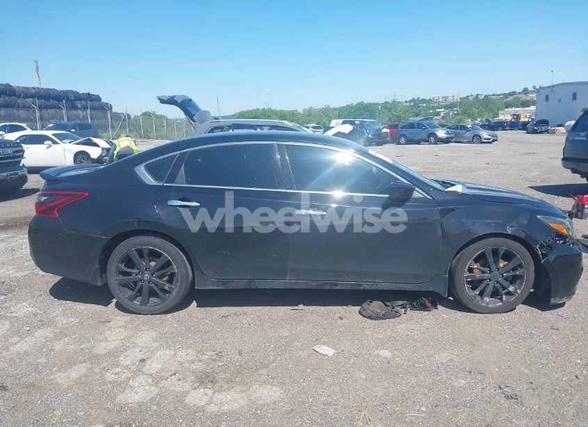 Photo 13 of 2017 Nissan Altima 2.5 SR (VIN 1N4AL3AP4HC472713)