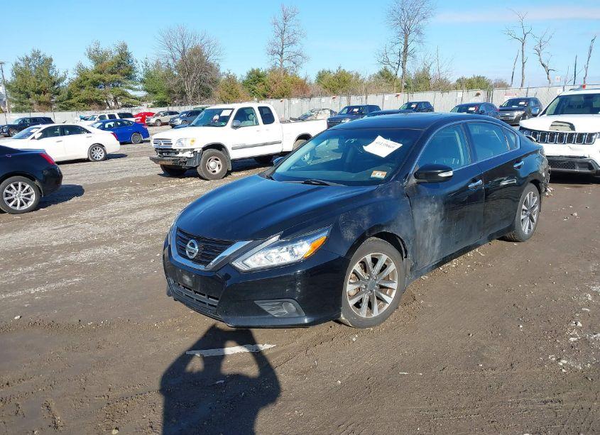 Photo 2 of 2017 Nissan Altima 2.5 SL (VIN 1N4AL3AP4HC478575)