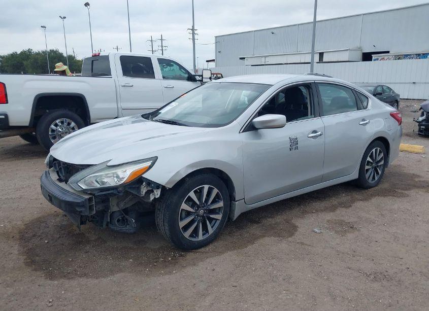 Photo 2 of 2017 Nissan Altima 2.5 SV (VIN 1N4AL3AP4HC487857)
