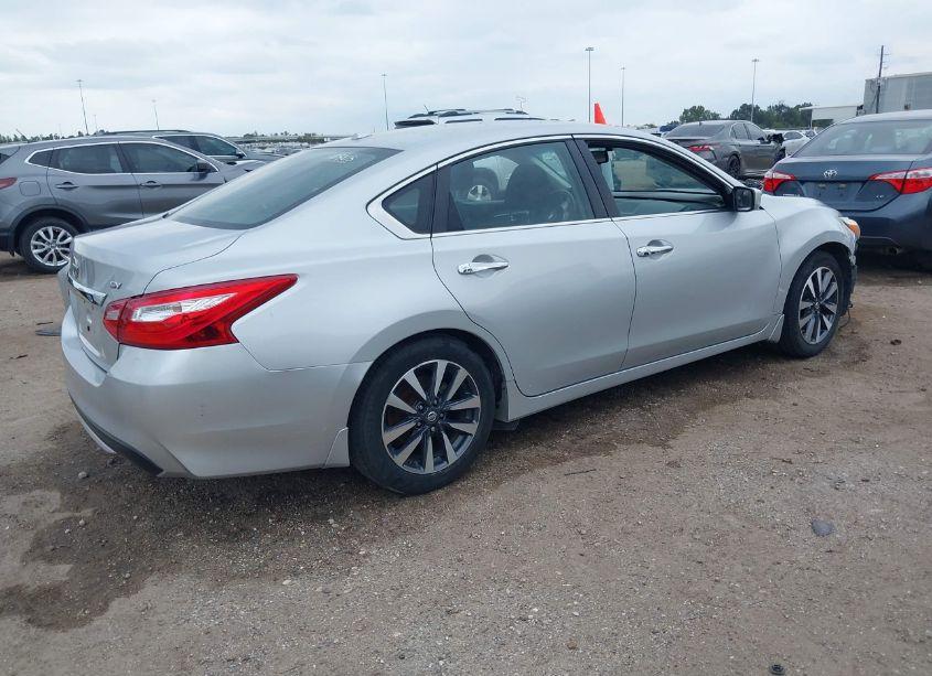 Photo 4 of 2017 Nissan Altima 2.5 SV (VIN 1N4AL3AP4HC487857)
