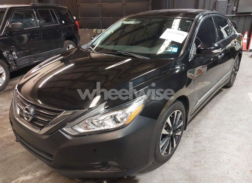 Photo 2 of 2017 Nissan Altima 2.5 SL (VIN 1N4AL3AP4HC493285)