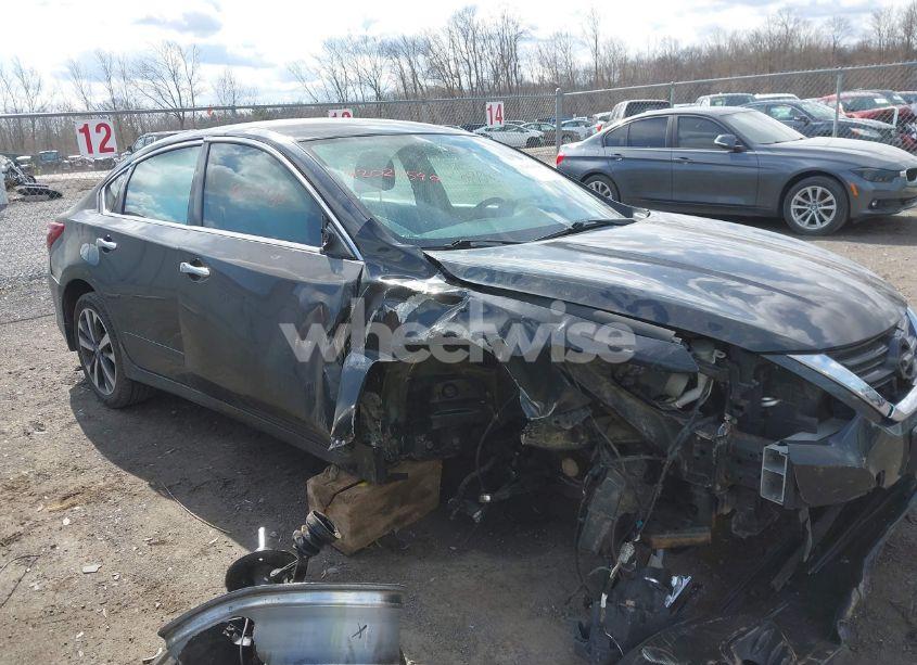2017 Nissan Altima 2.5 SR (VIN 1N4AL3AP4HN331127) main photo