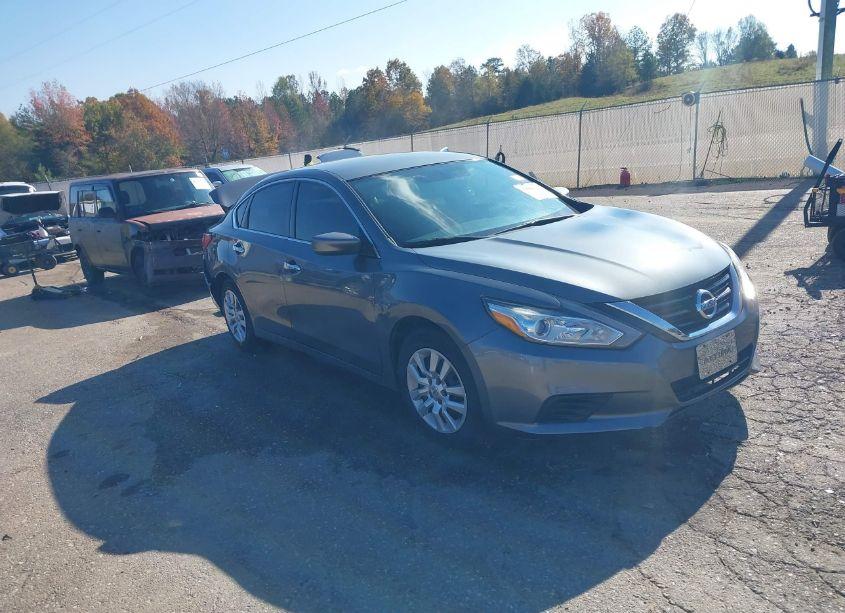 2017 Nissan Altima 2.5 S (VIN 1N4AL3AP4HN337932) main photo