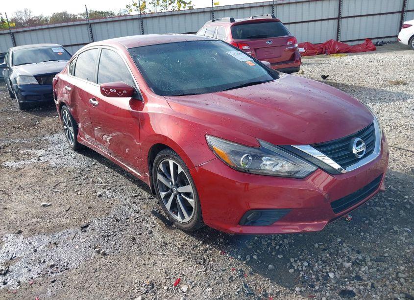 2017 Nissan Altima 2.5 SR (VIN 1N4AL3AP4HN341124) main photo