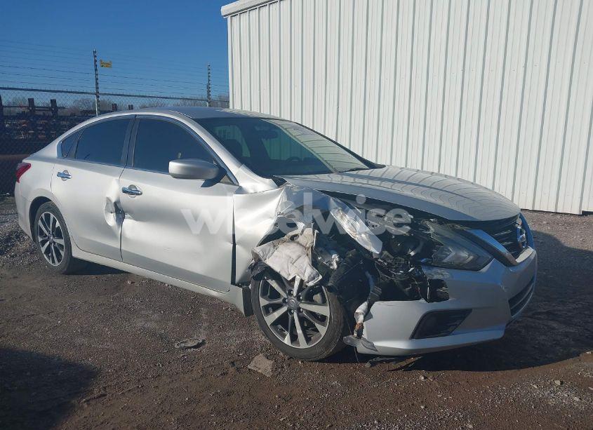 2017 Nissan Altima 2.5 SR (VIN 1N4AL3AP4HN348073) main photo