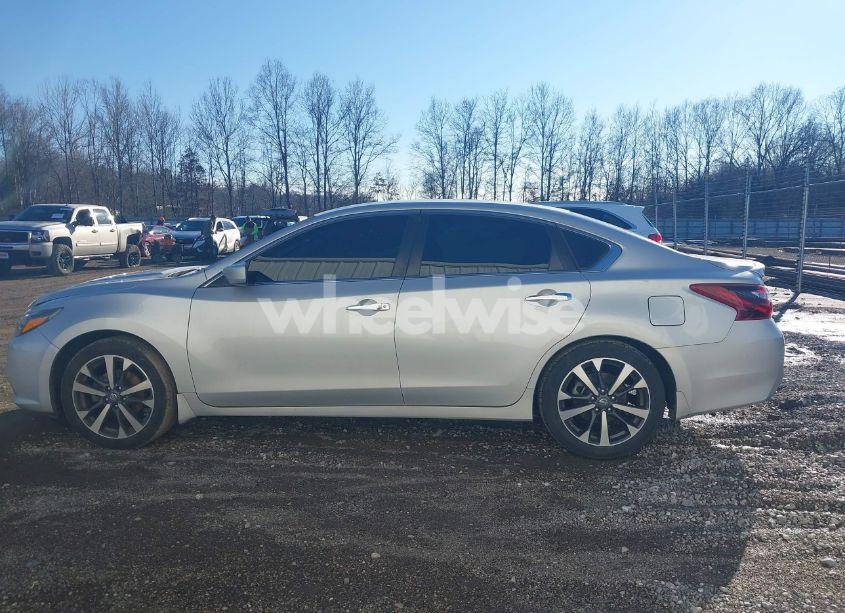 Photo 14 of 2017 Nissan Altima 2.5 SR (VIN 1N4AL3AP4HN348073)