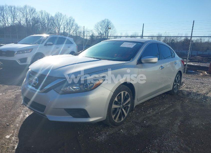 Photo 2 of 2017 Nissan Altima 2.5 SR (VIN 1N4AL3AP4HN348073)