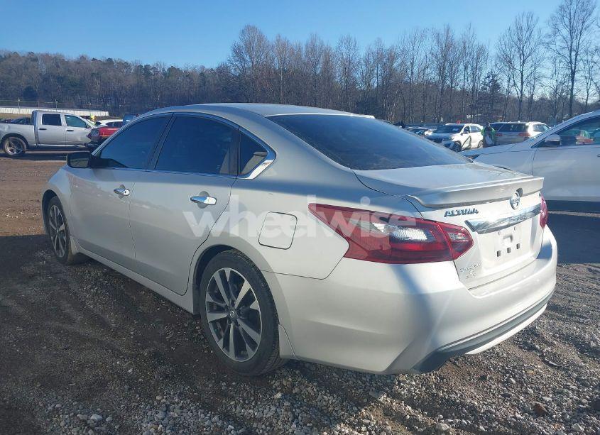 Photo 3 of 2017 Nissan Altima 2.5 SR (VIN 1N4AL3AP4HN348073)