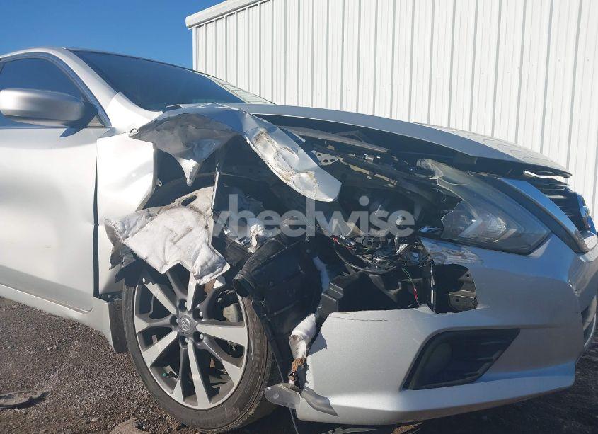 Photo 6 of 2017 Nissan Altima 2.5 SR (VIN 1N4AL3AP4HN348073)