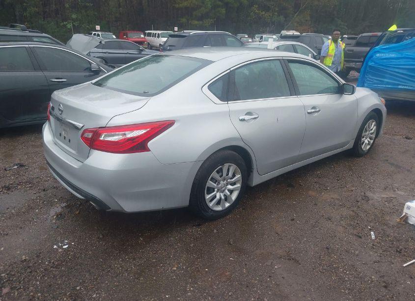 Photo 4 of 2017 Nissan Altima 2.5 S (VIN 1N4AL3AP4HN350891)