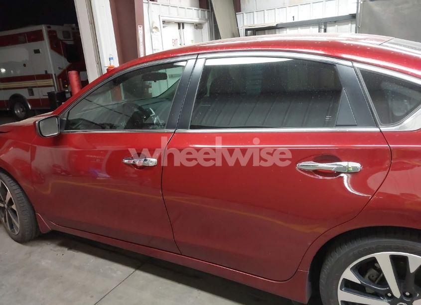 Photo 14 of 2018 Nissan Altima 2.5 SR (VIN 1N4AL3AP4JC120138)