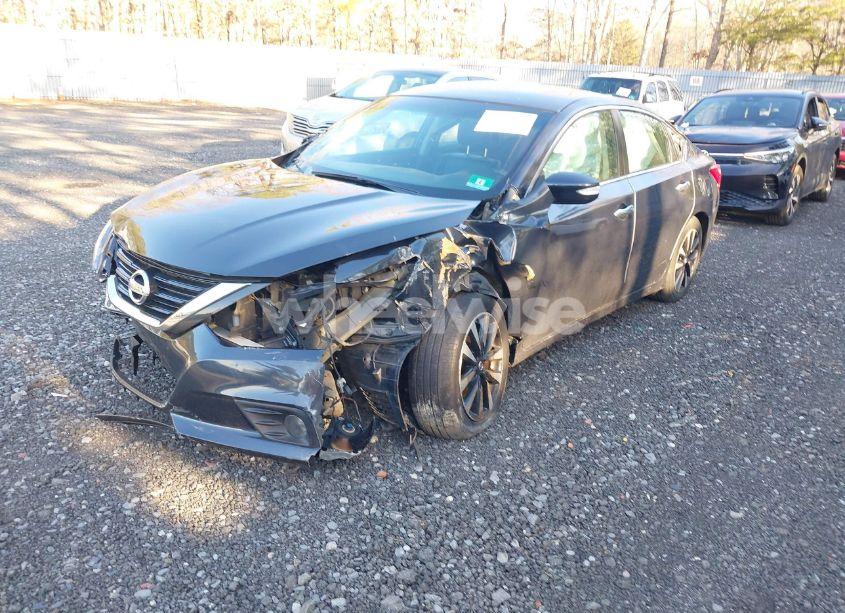 Photo 2 of 2018 Nissan Altima 2.5 SL (VIN 1N4AL3AP4JC121502)