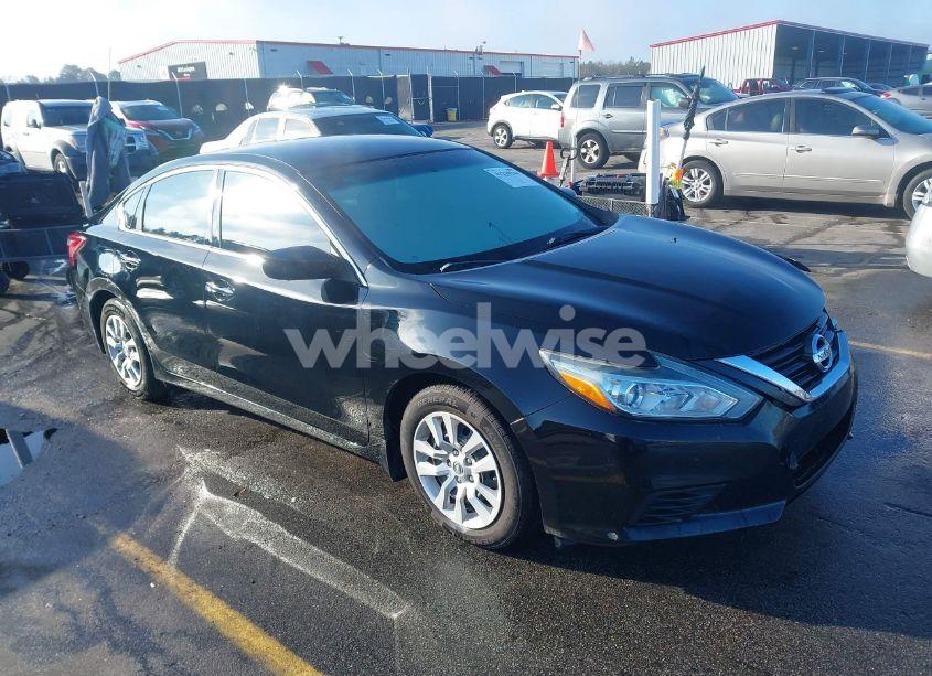 2018 Nissan Altima 2.5 S (VIN 1N4AL3AP4JC135805) main photo