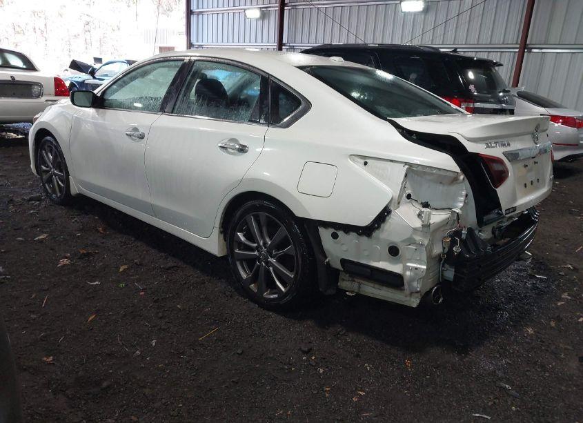 Photo 3 of 2018 Nissan Altima 2.5 SR (VIN 1N4AL3AP4JC151714)