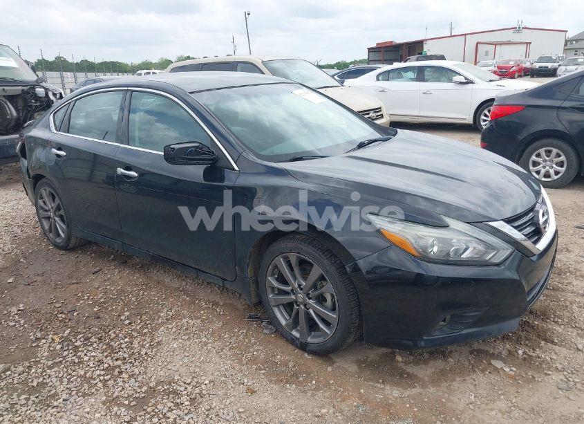 2018 Nissan Altima 2.5 SR (VIN 1N4AL3AP4JC153060) main photo