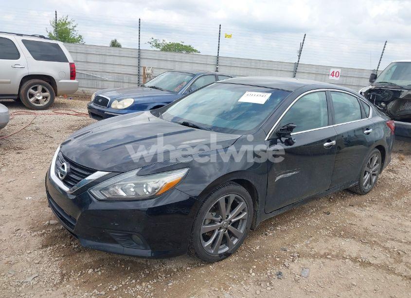 Photo 2 of 2018 Nissan Altima 2.5 SR (VIN 1N4AL3AP4JC153060)