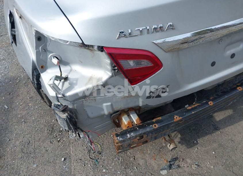 Photo 18 of 2018 Nissan Altima 2.5 SL (VIN 1N4AL3AP4JC167847)