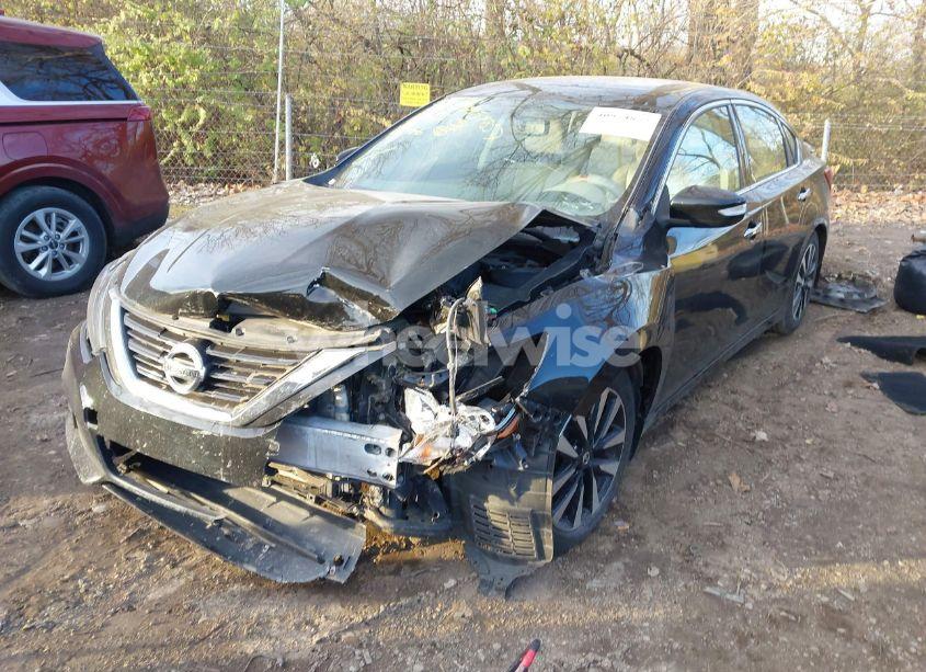 Photo 2 of 2018 Nissan Altima 2.5 SL (VIN 1N4AL3AP4JC174166)