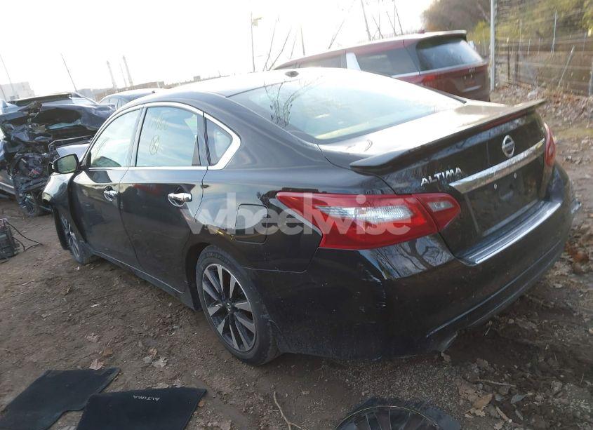Photo 3 of 2018 Nissan Altima 2.5 SL (VIN 1N4AL3AP4JC174166)
