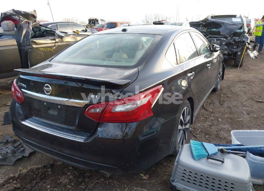 Photo 4 of 2018 Nissan Altima 2.5 SL (VIN 1N4AL3AP4JC174166)