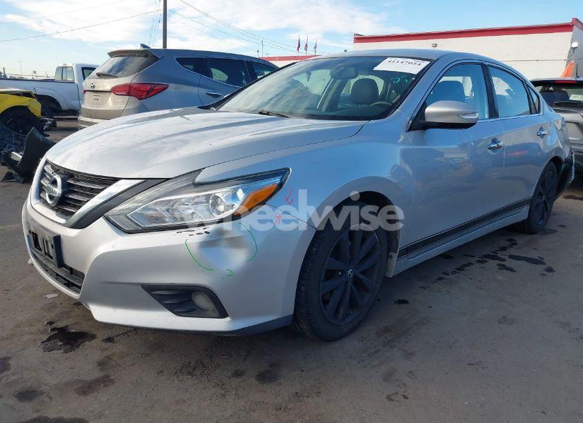 Photo 2 of 2018 Nissan Altima 2.5 SL (VIN 1N4AL3AP4JC174796)