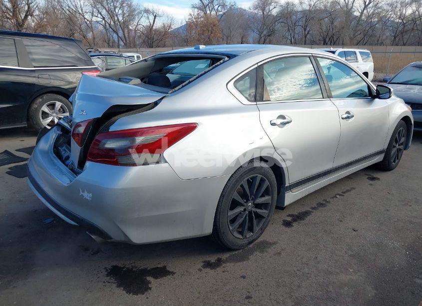 Photo 4 of 2018 Nissan Altima 2.5 SL (VIN 1N4AL3AP4JC174796)