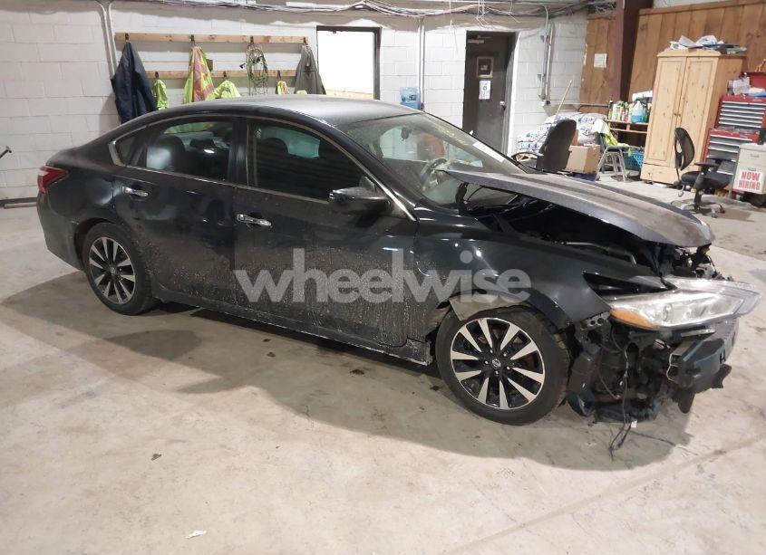 2018 Nissan Altima 2.5 SV (VIN 1N4AL3AP4JC181814) main photo