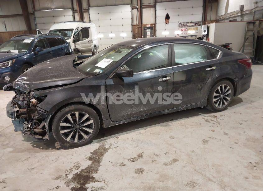 Photo 2 of 2018 Nissan Altima 2.5 SV (VIN 1N4AL3AP4JC181814)