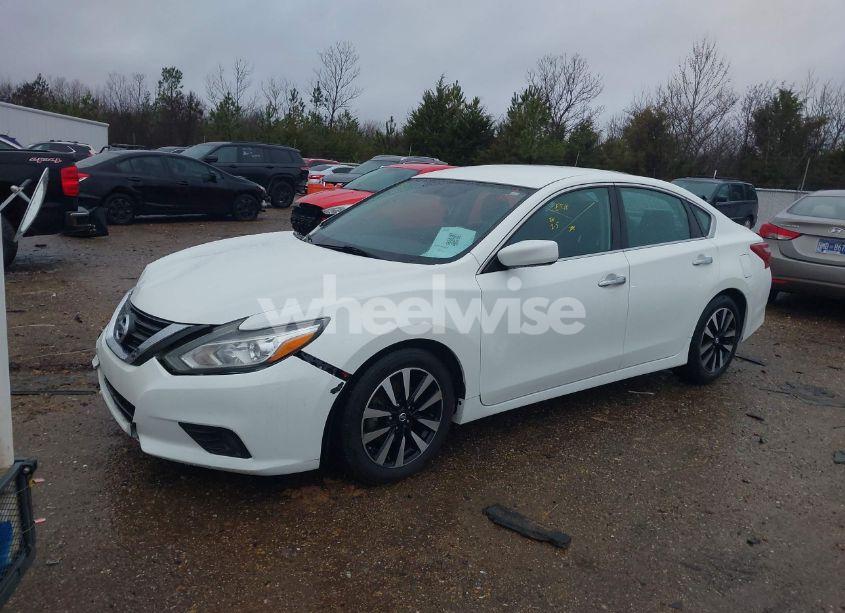 Photo 2 of 2018 Nissan Altima 2.5 SV (VIN 1N4AL3AP4JC185331)