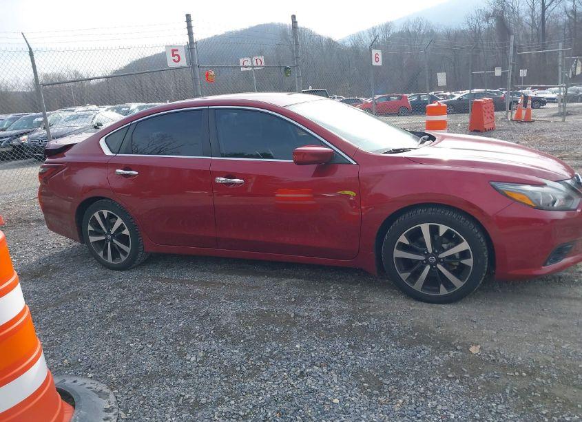 Photo 13 of 2018 Nissan Altima 2.5 SR (VIN 1N4AL3AP4JC187483)