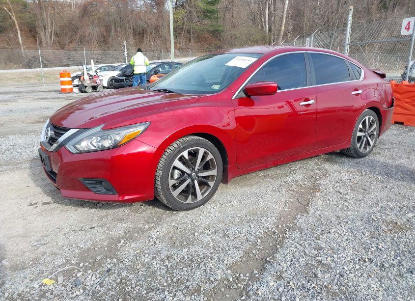 Photo 2 of 2018 Nissan Altima 2.5 SR (VIN 1N4AL3AP4JC187483)