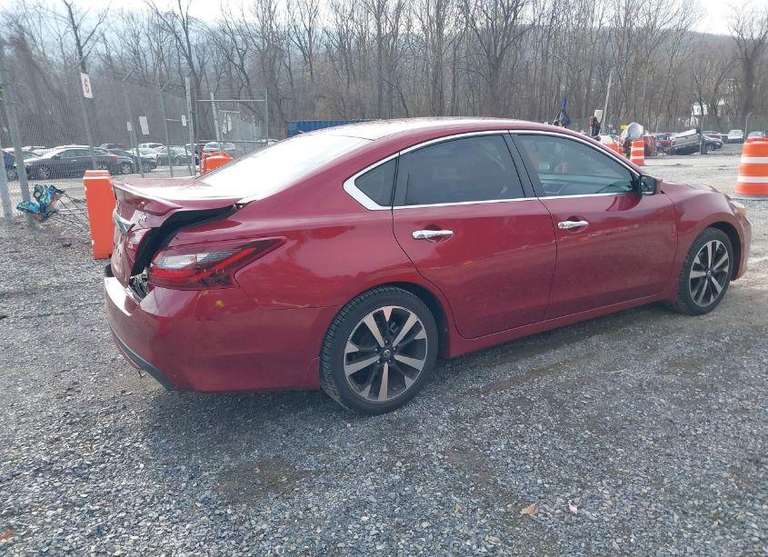 Photo 4 of 2018 Nissan Altima 2.5 SR (VIN 1N4AL3AP4JC187483)