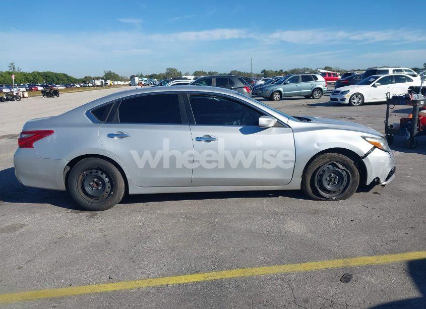 Photo 13 of 2018 Nissan Altima 2.5 S (VIN 1N4AL3AP4JC203178)