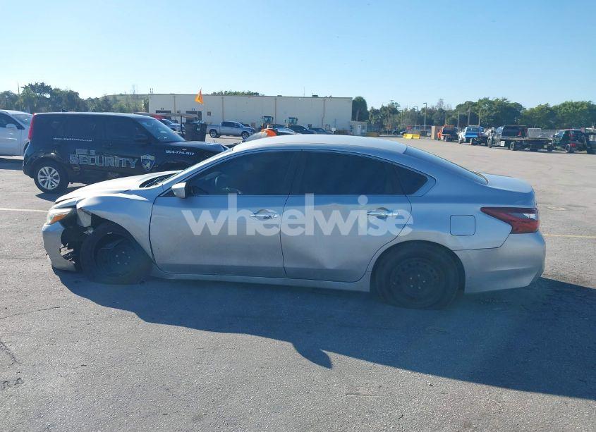 Photo 14 of 2018 Nissan Altima 2.5 S (VIN 1N4AL3AP4JC203178)