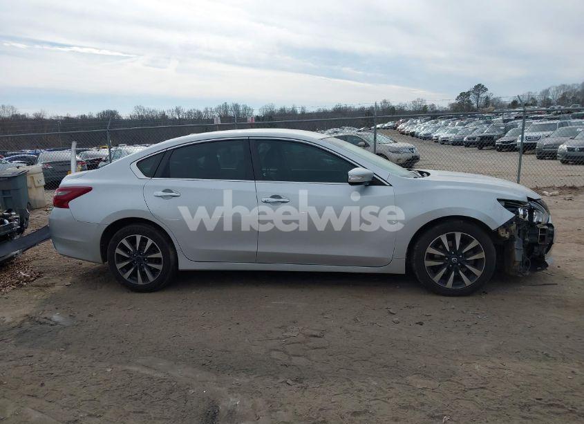Photo 13 of 2018 Nissan Altima 2.5 SL (VIN 1N4AL3AP4JC227576)