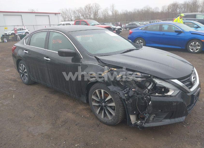 2018 Nissan Altima 2.5 SV (VIN 1N4AL3AP4JC247620) main photo