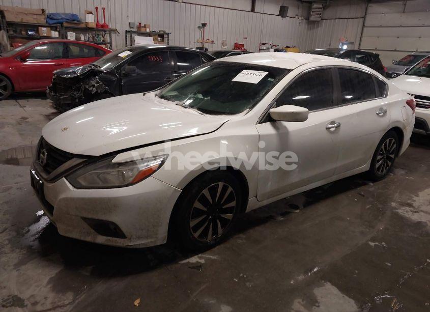 Photo 2 of 2018 Nissan Altima 2.5 SV (VIN 1N4AL3AP4JC260710)