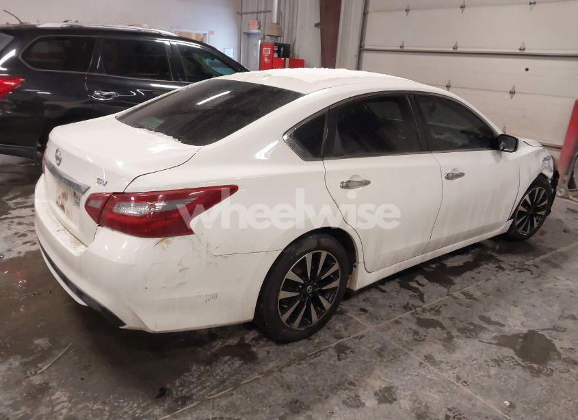 Photo 4 of 2018 Nissan Altima 2.5 SV (VIN 1N4AL3AP4JC260710)