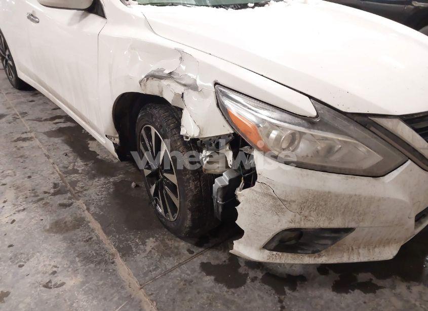 Photo 6 of 2018 Nissan Altima 2.5 SV (VIN 1N4AL3AP4JC260710)