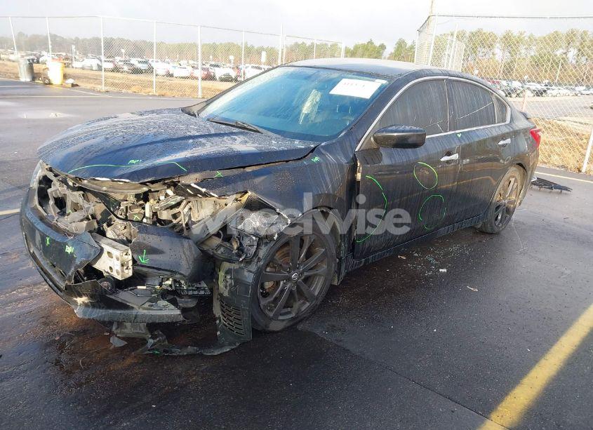 Photo 2 of 2018 Nissan Altima 2.5 SR (VIN 1N4AL3AP4JC262229)