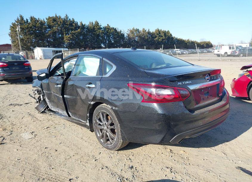 Photo 3 of 2018 Nissan Altima 2.5 SR (VIN 1N4AL3AP4JC264160)