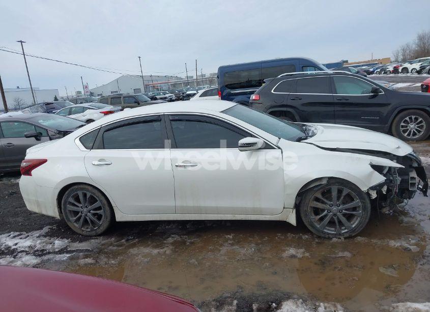 Photo 13 of 2018 Nissan Altima 2.5 SR (VIN 1N4AL3AP4JC268130)
