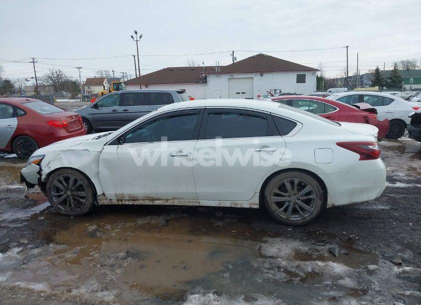 Photo 14 of 2018 Nissan Altima 2.5 SR (VIN 1N4AL3AP4JC268130)