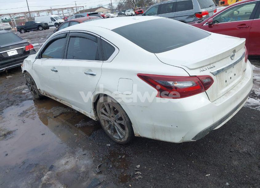 Photo 3 of 2018 Nissan Altima 2.5 SR (VIN 1N4AL3AP4JC268130)