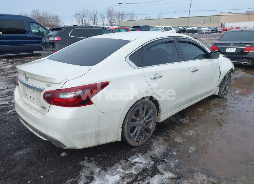 Photo 4 of 2018 Nissan Altima 2.5 SR (VIN 1N4AL3AP4JC268130)