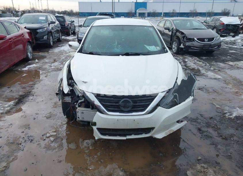 Photo 6 of 2018 Nissan Altima 2.5 SR (VIN 1N4AL3AP4JC268130)