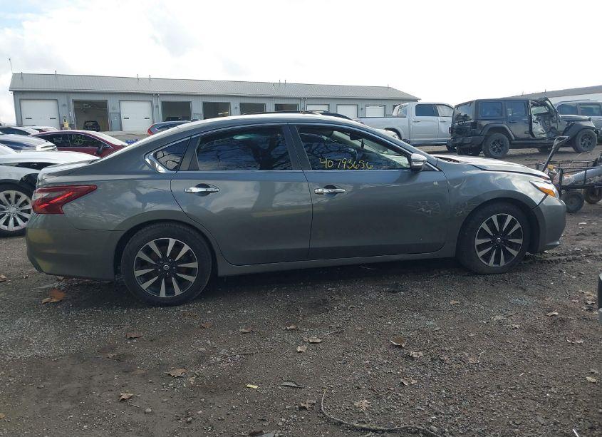 Photo 13 of 2018 Nissan Altima 2.5 SL (VIN 1N4AL3AP4JC271979)